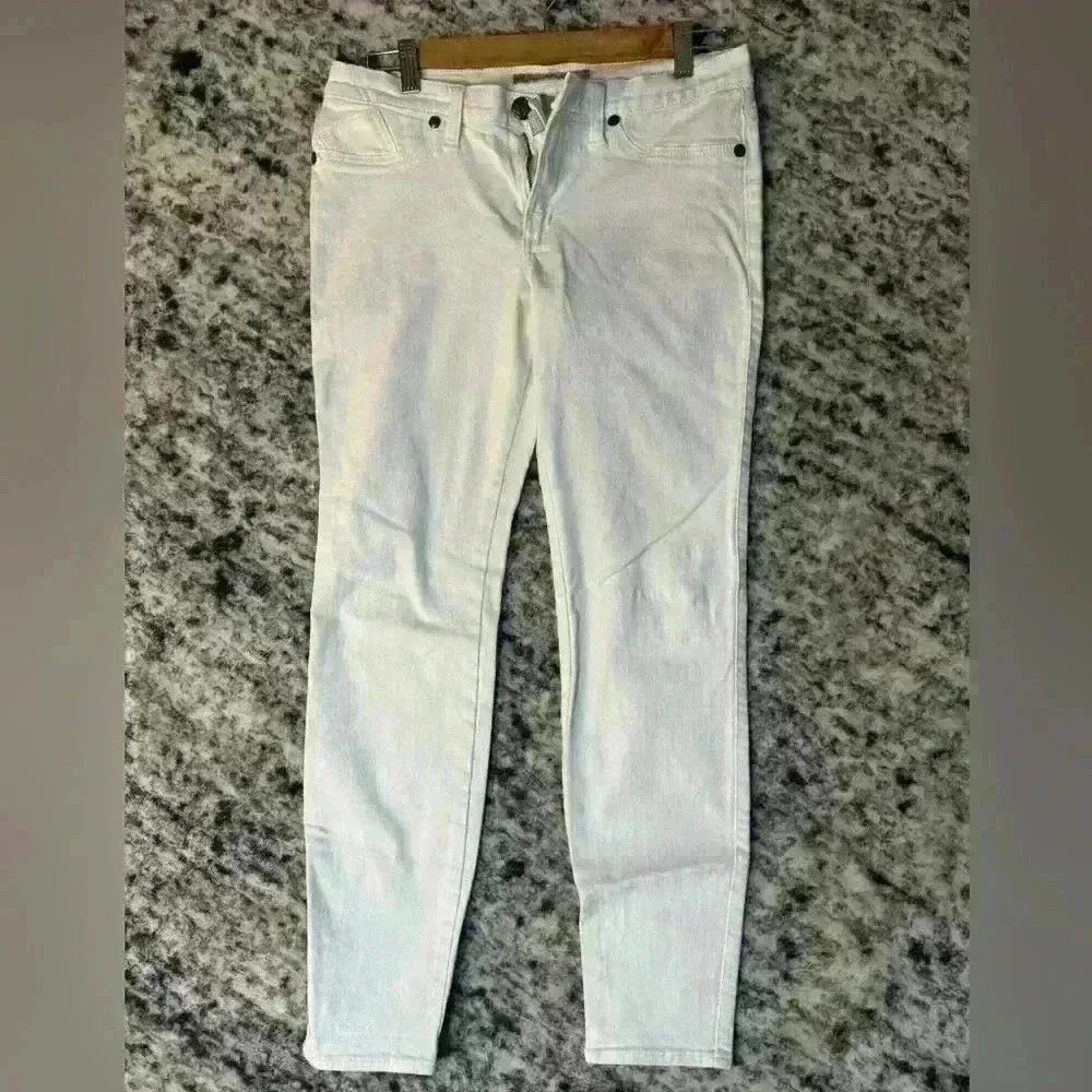 White jeans perfect for summer or vacation!